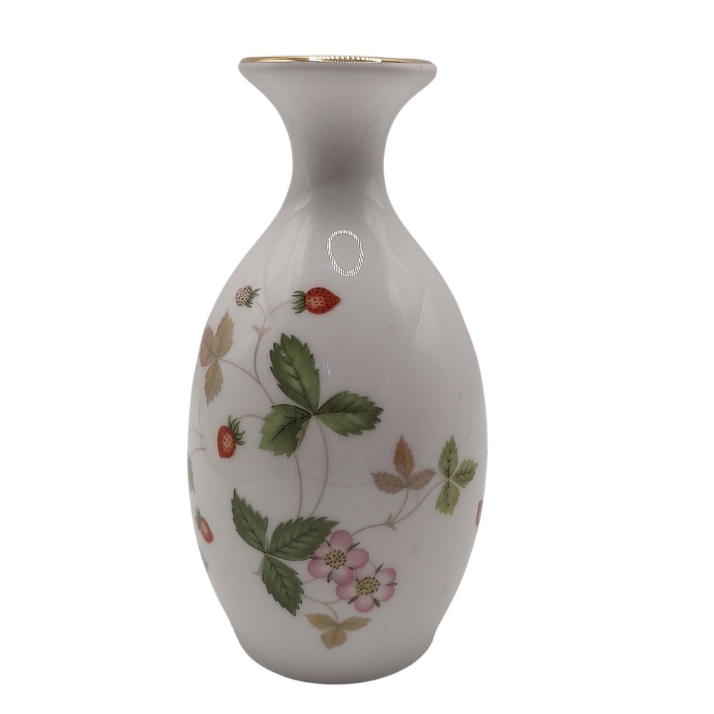 Vintage Wedgewood Wild Strawberry Vase Bud Bone China Gold Rim made in‎ England
